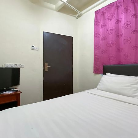 Spot On 89673 Good Friend Hotel Джорджтаун Экстерьер фото
